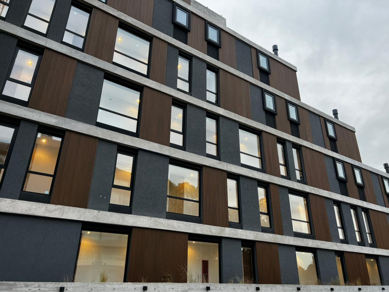 Ventanas PVC en obra nueva Pinamar - Expo Aberturas REHAU
