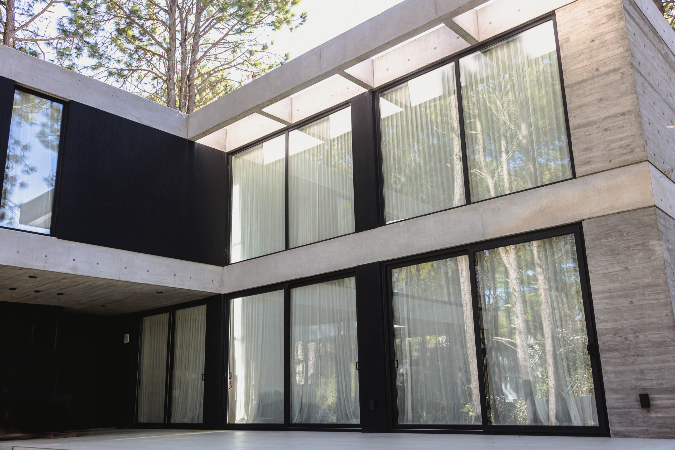 Abertura de aluminio reemplazada por PVC REHAU - Pinamar