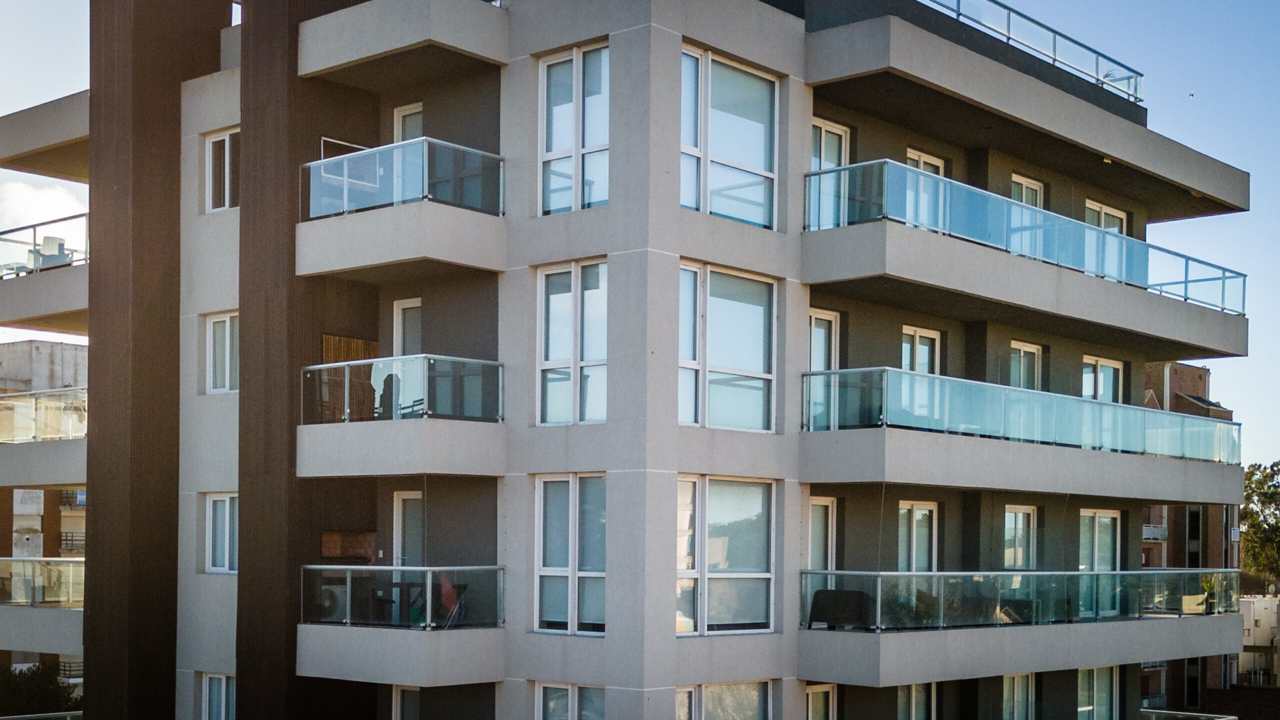 Ventanas PVC en Costa Esmeralda - Elaborador Oficial REHAU